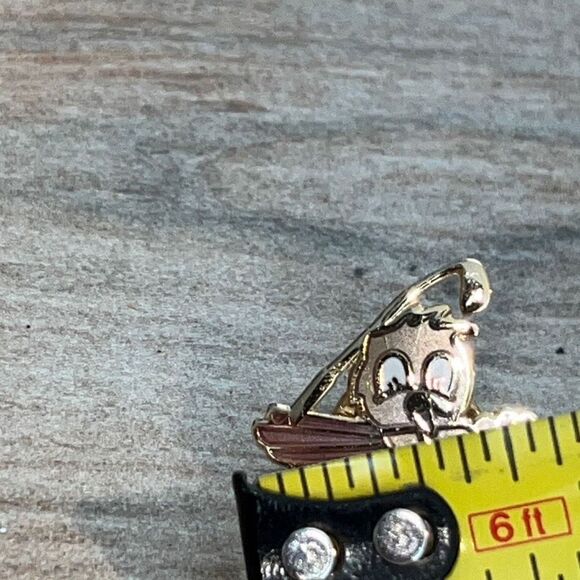 Blue & Silver Tone Bird Birdie Holding Golf Club Collectible Sports Lapel Pin - Picture 5 of 6